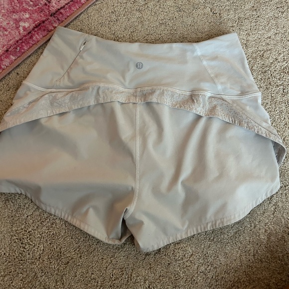 White Lululemon 4” Speed Up Shorts - Picture 2 of 4